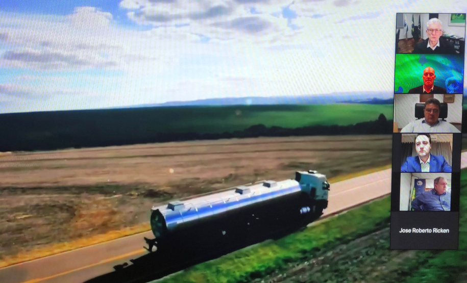 O governador Carlos Massa Ratinho Junior abriu, nesta segunda-feira (12), o Digital Agro 2021. O congresso, promovido pela Cooperativa Agroindustrial Frísia até 15 de julho, é considerado uma das principais feiras de tecnologia e inovação para o agronegócio do Brasil. - Curitiba, 12/07/2021 - Foto: Jonathan Campos/AEN