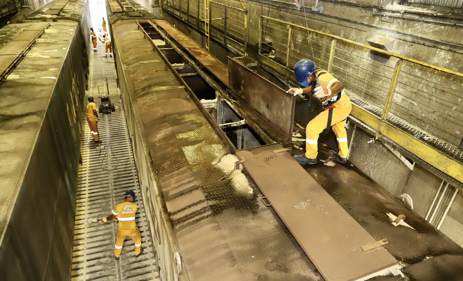 A quantidade de vagões e o volume de cargas movimentadas via ferrovia com origem ou destino ao Porto de Paranaguá aumentaram no primeiro semestre.
Foto: Claudio Neves/Portos do Paraná