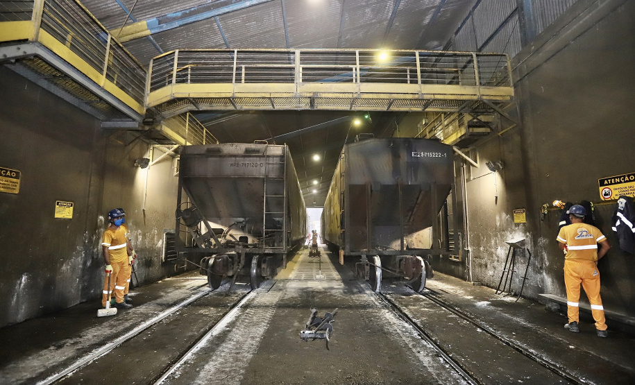 A quantidade de vagões e o volume de cargas movimentadas via ferrovia com origem ou destino ao Porto de Paranaguá aumentaram no primeiro semestre.
Foto: Claudio Neves/Portos do Paraná