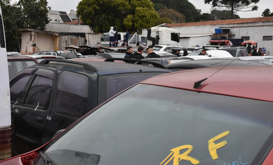 Em operação conjunta, PRF identifica veículos roubados ou furtados em pátio do Detran.  -  Curitiba, 13/07/2021  -  Foto: Detran-PR