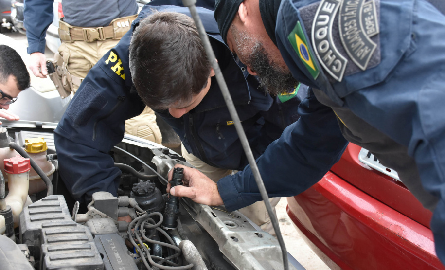 Em operação conjunta, PRF identifica veículos roubados ou furtados em pátio do Detran.  -  Curitiba, 13/07/2021  -  Foto: Detran-PR