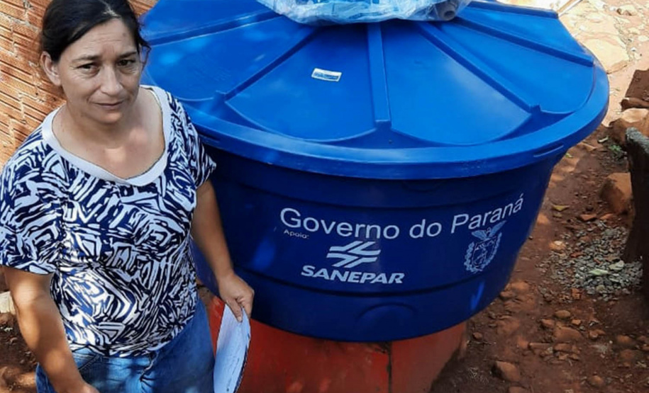 O projeto Caixa d'Água Boa, desenvolvido pela Secretaria de Justiça, Família e Trabalho (Sejuf) em parceria com a Sanepar, chegou nesta semana a mais 875 famílias em situação de vulnerabilidade social em 33 municípios do Paraná. - Foto: Sanepar