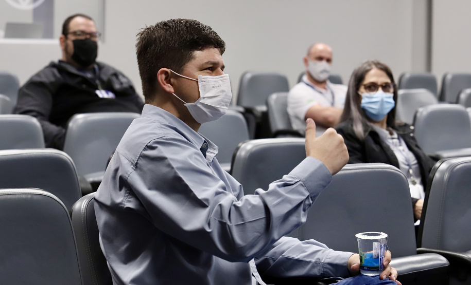 Os Portos do Paraná estão mais seguros. A constatação é da Gerência de Saúde e Segurança do Trabalho (GSST) da Diretoria de Meio Ambiente da empresa pública que se reuniu, nesta semana, para avaliar as metas e definir os próximos passos para expandir ainda mais os trabalhos de conscientização, educação e otimização das rotinas e protocolos de segurança. - Paranaguá, 14/07/2021 - Foto: Claudio Neves/Portos do Paraná