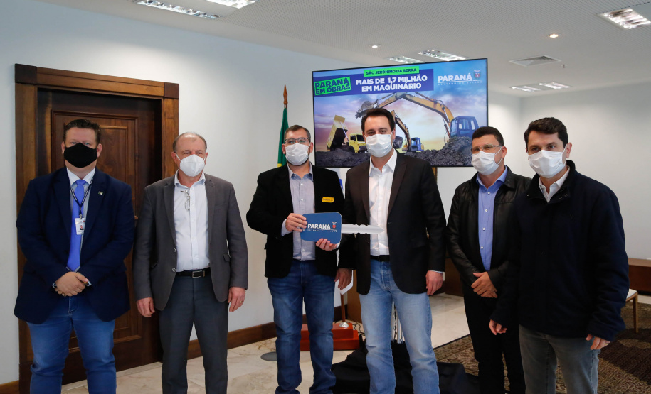 Governador Carlos Massa Ratinho Junior entrega maquinário para São Jerônimo da Serra - Curitiba, 14/07/2021 - Foto: Jonathan Campos/AEN