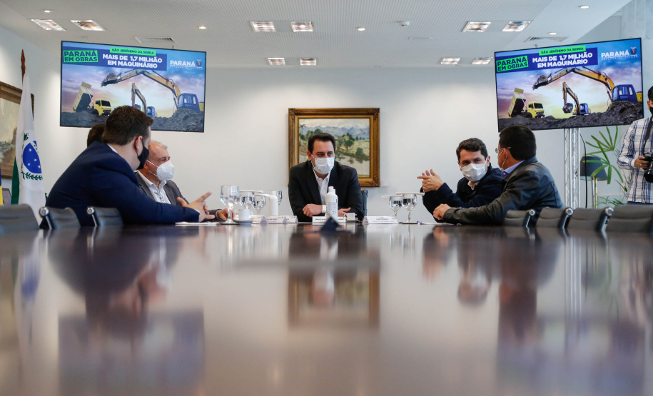 O governador Carlos Massa Ratinho Junior autorizou a liberação de R$ 1.704.800,00 para a compra de novos maquinários para São Jerônimo da Serra - Curitiba, 14/07/2021 - Foto: Jonathan Campos/AEN