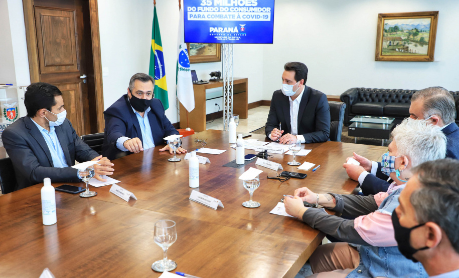 Mais de R$ 34 milhões arrecadados por infrações ao Código de Defesa do Consumidor serão revertidos em investimentos nas áreas da saúde e assistência social. A transferência foi autorizada nesta quarta-feira (14) pelo governador Carlos Massa Ratinho Junior, e é fruto da Lei 20.532/2021, que autoriza a transferência de 95% dos recursos do Fundo Estadual de Defesa do Consumidor (Fecon) para as duas áreas até o fim da pandemia no Paraná - Curitiba, 14/07/2021 - Foto: José Fernando Ogura/AEN