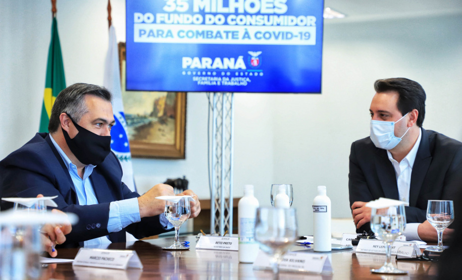 Mais de R$ 34 milhões arrecadados por infrações ao Código de Defesa do Consumidor serão revertidos em investimentos nas áreas da saúde e assistência social. A transferência foi autorizada nesta quarta-feira (14) pelo governador Carlos Massa Ratinho Junior, e é fruto da Lei 20.532/2021, que autoriza a transferência de 95% dos recursos do Fundo Estadual de Defesa do Consumidor (Fecon) para as duas áreas até o fim da pandemia no Paraná - Curitiba, 14/07/2021 - Foto: José Fernando Ogura/AEN
