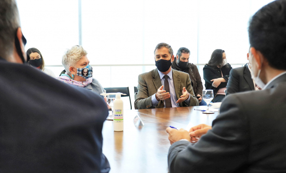 Mais de R$ 34 milhões arrecadados por infrações ao Código de Defesa do Consumidor serão revertidos em investimentos nas áreas da saúde e assistência social. A transferência foi autorizada nesta quarta-feira (14) pelo governador Carlos Massa Ratinho Junior, e é fruto da Lei 20.532/2021, que autoriza a transferência de 95% dos recursos do Fundo Estadual de Defesa do Consumidor (Fecon) para as duas áreas até o fim da pandemia no Paraná - Curitiba, 14/07/2021 - Foto: José Fernando Ogura/AEN