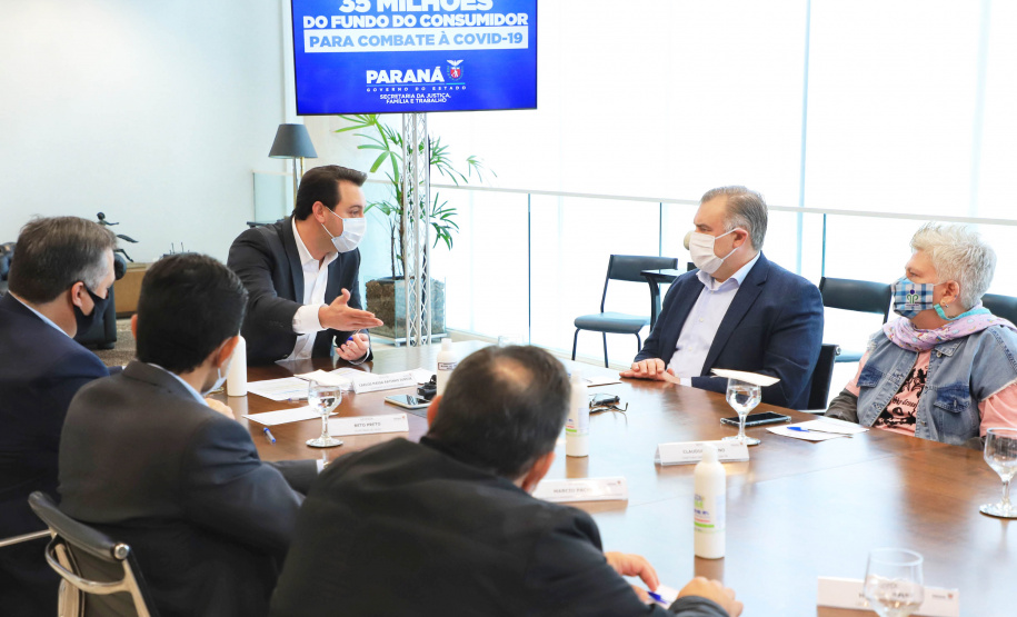 Mais de R$ 34 milhões arrecadados por infrações ao Código de Defesa do Consumidor serão revertidos em investimentos nas áreas da saúde e assistência social. A transferência foi autorizada nesta quarta-feira (14) pelo governador Carlos Massa Ratinho Junior, e é fruto da Lei 20.532/2021, que autoriza a transferência de 95% dos recursos do Fundo Estadual de Defesa do Consumidor (Fecon) para as duas áreas até o fim da pandemia no Paraná - Curitiba, 14/07/2021 - Foto: José Fernando Ogura/AEN