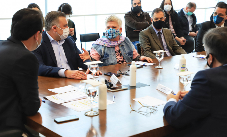 Mais de R$ 34 milhões arrecadados por infrações ao Código de Defesa do Consumidor serão revertidos em investimentos nas áreas da saúde e assistência social. A transferência foi autorizada nesta quarta-feira (14) pelo governador Carlos Massa Ratinho Junior, e é fruto da Lei 20.532/2021, que autoriza a transferência de 95% dos recursos do Fundo Estadual de Defesa do Consumidor (Fecon) para as duas áreas até o fim da pandemia no Paraná - Curitiba, 14/07/2021 - Foto: José Fernando Ogura/AEN