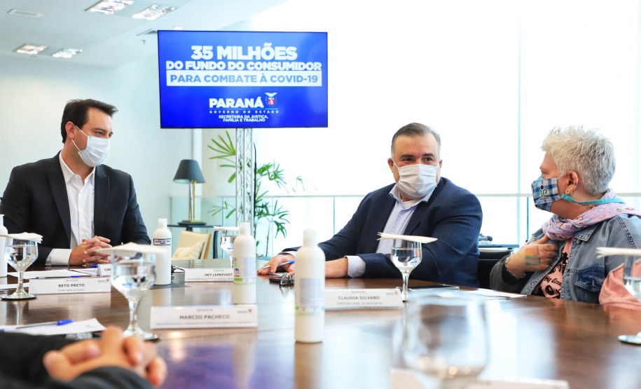 Mais de R$ 34 milhões arrecadados por infrações ao Código de Defesa do Consumidor serão revertidos em investimentos nas áreas da saúde e assistência social. A transferência foi autorizada nesta quarta-feira (14) pelo governador Carlos Massa Ratinho Junior, e é fruto da Lei 20.532/2021, que autoriza a transferência de 95% dos recursos do Fundo Estadual de Defesa do Consumidor (Fecon) para as duas áreas até o fim da pandemia no Paraná - Curitiba, 14/07/2021 - Foto: José Fernando Ogura/AEN