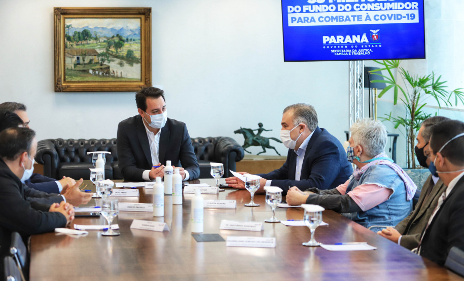 Mais de R$ 34 milhões arrecadados por infrações ao Código de Defesa do Consumidor serão revertidos em investimentos nas áreas da saúde e assistência social. A transferência foi autorizada nesta quarta-feira (14) pelo governador Carlos Massa Ratinho Junior, e é fruto da Lei 20.532/2021, que autoriza a transferência de 95% dos recursos do Fundo Estadual de Defesa do Consumidor (Fecon) para as duas áreas até o fim da pandemia no Paraná - Curitiba, 14/07/2021 - Foto: José Fernando Ogura/AEN