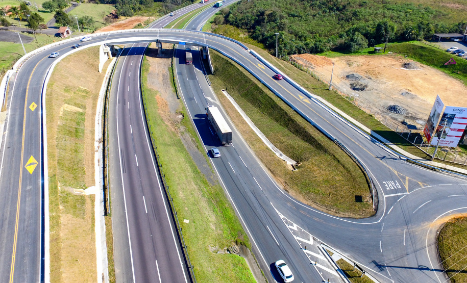 Novo viaduto melhora mobilidade na BR-277 e traz mais segurança a moradores de Campo Largo. A obra foi inaugurada oficialmente nesta quarta-feira (14) pelo governador Carlos Massa Ratinho Junior. - Curitiba, 14/07/2021 - foto: Rodrigo Félix Leal