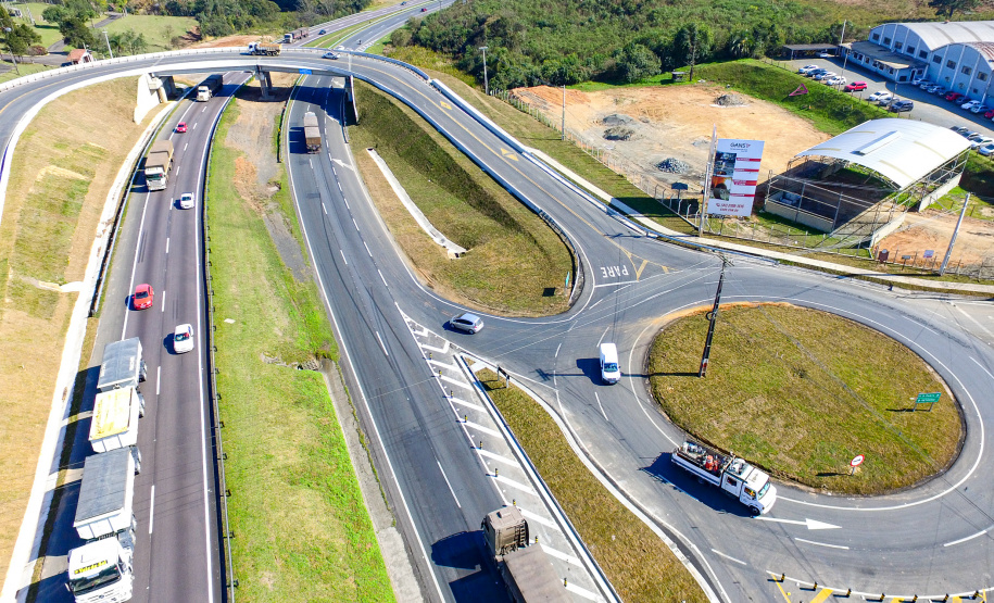 Novo viaduto melhora mobilidade na BR-277 e traz mais segurança a moradores de Campo Largo. A obra foi inaugurada oficialmente nesta quarta-feira (14) pelo governador Carlos Massa Ratinho Junior. - Curitiba, 14/07/2021 - foto: Rodrigo Félix Leal