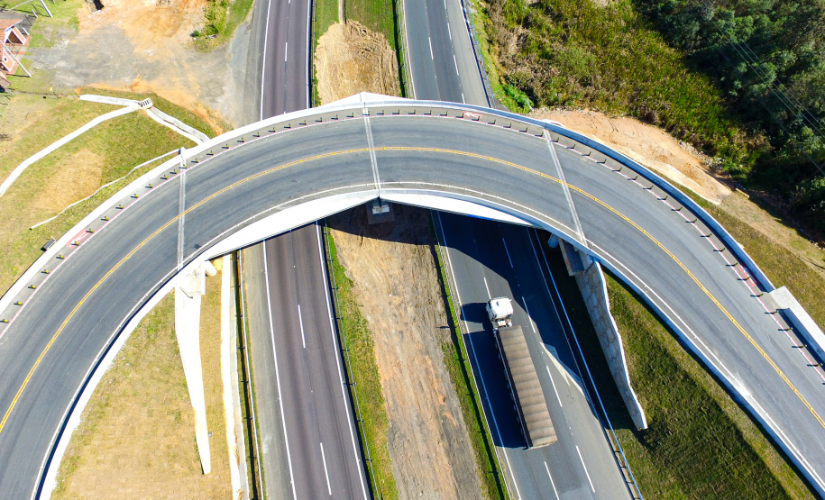 Novo viaduto melhora mobilidade na BR-277 e traz mais segurança a moradores de Campo Largo. A obra foi inaugurada oficialmente nesta quarta-feira (14) pelo governador Carlos Massa Ratinho Junior. - Curitiba, 14/07/2021 - foto: Rodrigo Félix Leal