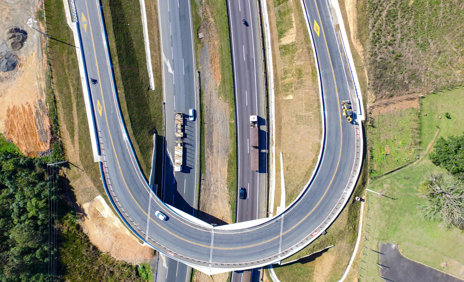 Novo viaduto melhora mobilidade na BR-277 e traz mais segurança a moradores de Campo Largo. A obra foi inaugurada oficialmente nesta quarta-feira (14) pelo governador Carlos Massa Ratinho Junior. - Curitiba, 14/07/2021 - foto: Rodrigo Félix Leal
