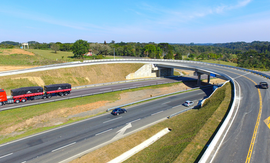 Novo viaduto melhora mobilidade na BR-277 e traz mais segurança a moradores de Campo Largo. A obra foi inaugurada oficialmente nesta quarta-feira (14) pelo governador Carlos Massa Ratinho Junior. - Curitiba, 14/07/2021 - foto: Rodrigo Félix Leal
