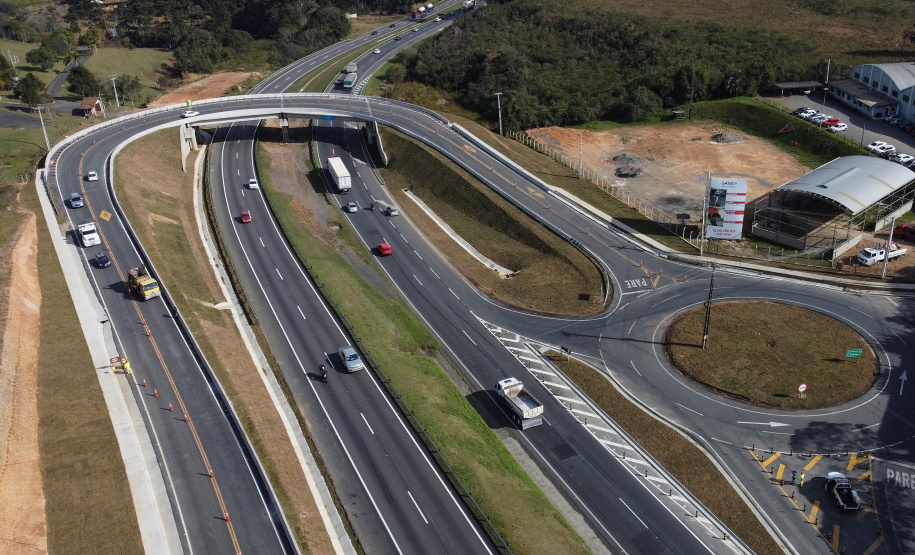 Nova interseção do Jardim Guarany, no km 104 da BR-277, em Campo LargoFoto: Jonathan Campos/AEN