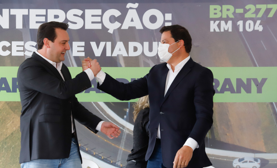 Novo viaduto melhora mobilidade na BR-277 e traz mais segurança a moradores de Campo Largo. A obra foi inaugurada oficialmente nesta quarta-feira (14) pelo governador Carlos Massa Ratinho Junior. - Curitiba, 14/07/2021 - foto: Rodrigo Félix Leal