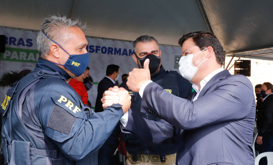 Novo viaduto melhora mobilidade na BR-277 e traz mais segurança a moradores de Campo Largo. A obra foi inaugurada oficialmente nesta quarta-feira (14) pelo governador Carlos Massa Ratinho Junior. - Curitiba, 14/07/2021 - foto: Rodrigo Félix Leal