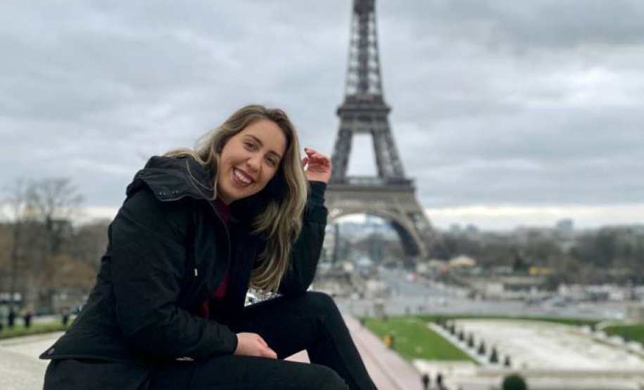 Luana Manchenho, formanda em Engenharia Civil, ficou 1 ano na França