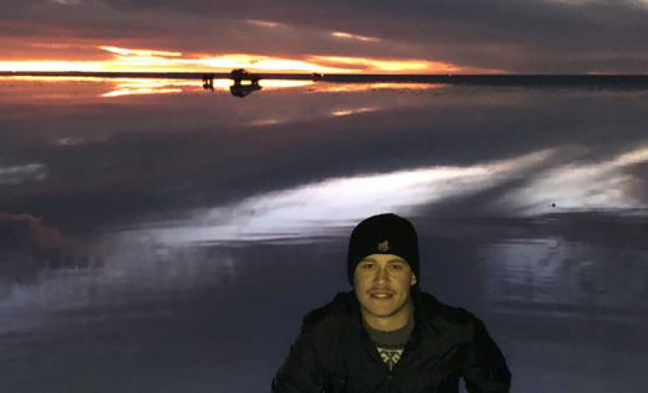 Matheus Marquezini no Salar de Uyuni, o maior deserto de sal do mundo