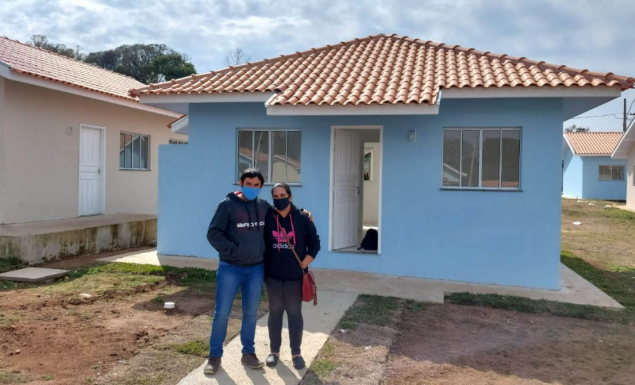 Trinta famílias de Sâo João do Triunfo participaram nesta quinta-feira (15), na Câmara Municipal, do sorteio que definiu as casas que serão ocupadas por cada uma delas no Residencial José Euclides dos Santos Neto. O empreendimento faz parte do programa Casa Fácil Paraná e será entregue aos beneficiários entre o fim de julho e o início de agosto. (Foto: Alessandro Vieira/AEN)