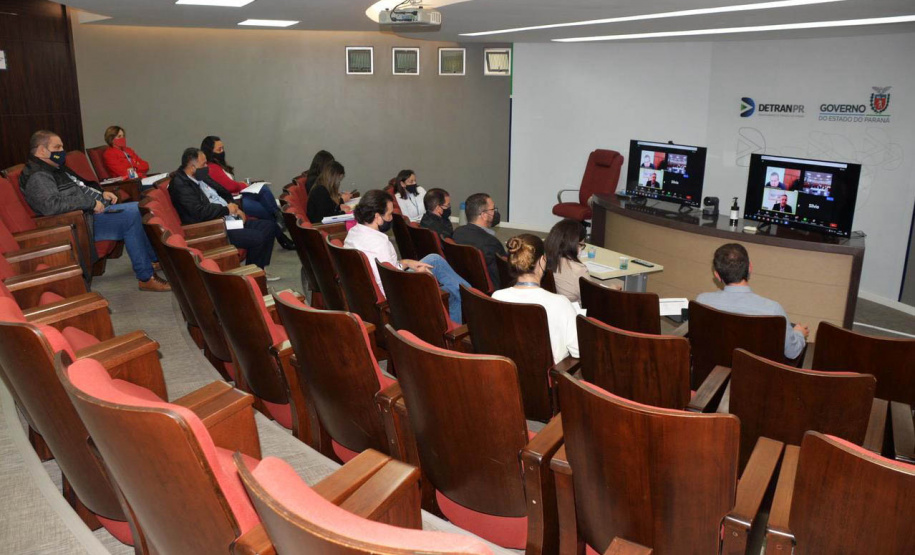 O Detran Paraná realizou nesta quinta-feira (15) a segunda audiência pública sobre o novo edital de credenciamento de clínicas médicas e psicológicas de trânsito. O edital está em fase de elaboração e o encontro serviu para orientações e troca de informações sobre as necessidades em relação aos serviços, e das clínicas para prestá-los. - Curitiba, 15/07/2021 - Foto: Pamella Garcia Rosa / DetranPR