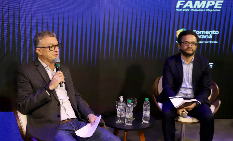 A Fomento Paraná formalizou uma parceria com o Sebrae para utilizar o Fundo de Aval às Micro e Pequenas Empresas (Fampe) como garantia nas operações de microcrédito contratadas pela instituição em todo o estado. A medida vai facilitar e ampliar o acesso ao crédito da instituição para micro e pequenos empreendedores.  -  Curitiba, 15/07/2021  -  Foto: Ari Dias/AEN