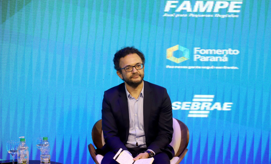 A Fomento Paraná formalizou uma parceria com o Sebrae para utilizar o Fundo de Aval às Micro e Pequenas Empresas (Fampe) como garantia nas operações de microcrédito contratadas pela instituição em todo o estado. A medida vai facilitar e ampliar o acesso ao crédito da instituição para micro e pequenos empreendedores.  -  Curitiba, 15/07/2021  -  Foto: Ari Dias/AEN