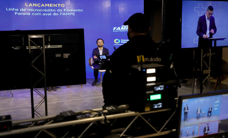 A Fomento Paraná formalizou uma parceria com o Sebrae para utilizar o Fundo de Aval às Micro e Pequenas Empresas (Fampe) como garantia nas operações de microcrédito contratadas pela instituição em todo o estado. A medida vai facilitar e ampliar o acesso ao crédito da instituição para micro e pequenos empreendedores.  -  Curitiba, 15/07/2021  -  Foto: Ari Dias/AEN