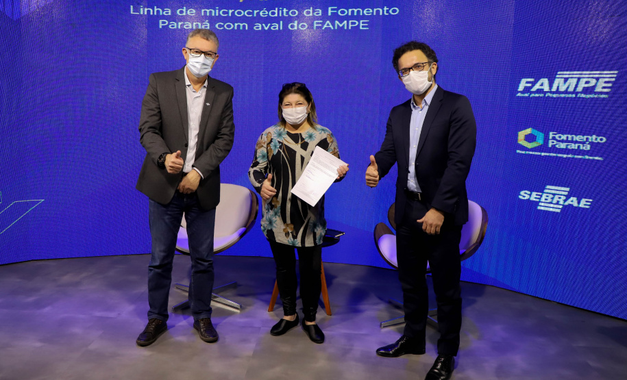 A Fomento Paraná formalizou uma parceria com o Sebrae para utilizar o Fundo de Aval às Micro e Pequenas Empresas (Fampe) como garantia nas operações de microcrédito contratadas pela instituição em todo o estado. A medida vai facilitar e ampliar o acesso ao crédito da instituição para micro e pequenos empreendedores.  -  Curitiba, 15/07/2021  -  Foto: Ari Dias/AEN