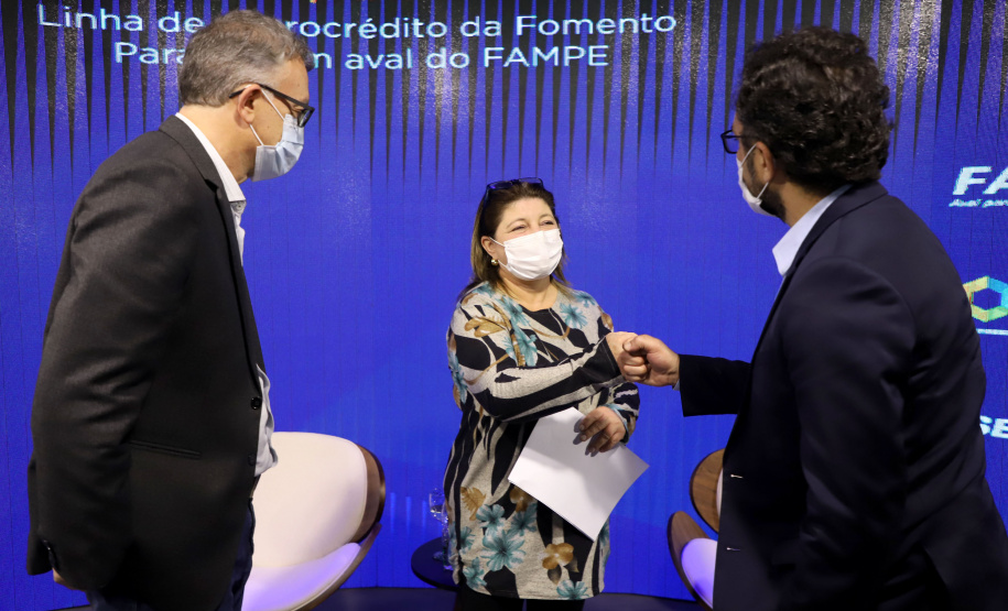 A Fomento Paraná formalizou uma parceria com o Sebrae para utilizar o Fundo de Aval às Micro e Pequenas Empresas (Fampe) como garantia nas operações de microcrédito contratadas pela instituição em todo o estado. A medida vai facilitar e ampliar o acesso ao crédito da instituição para micro e pequenos empreendedores.  -  Curitiba, 15/07/2021  -  Foto: Ari Dias/AEN