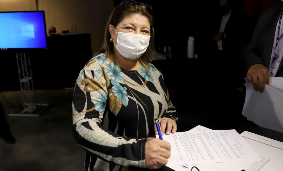 A Fomento Paraná formalizou uma parceria com o Sebrae para utilizar o Fundo de Aval às Micro e Pequenas Empresas (Fampe) como garantia nas operações de microcrédito contratadas pela instituição em todo o estado. A medida vai facilitar e ampliar o acesso ao crédito da instituição para micro e pequenos empreendedores.  -  Curitiba, 15/07/2021  -  Foto: Ari Dias/AEN