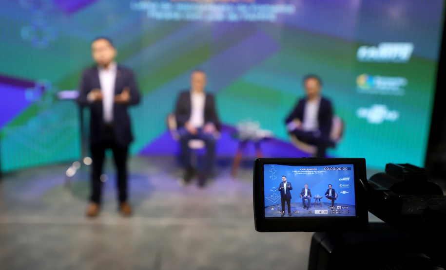 A Fomento Paraná formalizou uma parceria com o Sebrae para utilizar o Fundo de Aval às Micro e Pequenas Empresas (Fampe) como garantia nas operações de microcrédito contratadas pela instituição em todo o estado. A medida vai facilitar e ampliar o acesso ao crédito da instituição para micro e pequenos empreendedores.  -  Curitiba, 15/07/2021  -  Foto: Ari Dias/AEN