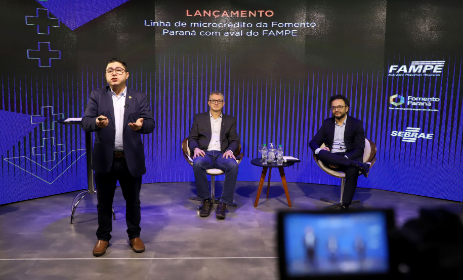 A Fomento Paraná formalizou uma parceria com o Sebrae para utilizar o Fundo de Aval às Micro e Pequenas Empresas (Fampe) como garantia nas operações de microcrédito contratadas pela instituição em todo o estado. A medida vai facilitar e ampliar o acesso ao crédito da instituição para micro e pequenos empreendedores.  -  Curitiba, 15/07/2021  -  Foto: Ari Dias/AEN