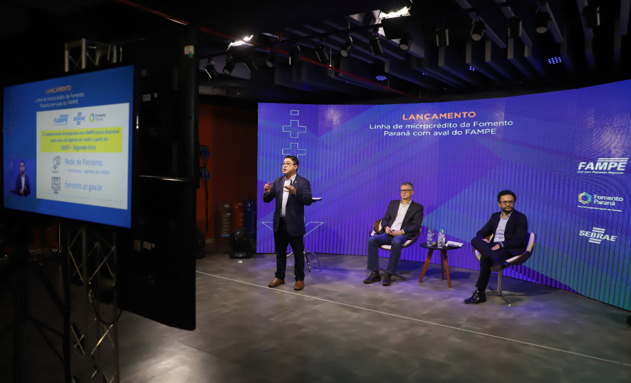 A Fomento Paraná formalizou uma parceria com o Sebrae para utilizar o Fundo de Aval às Micro e Pequenas Empresas (Fampe) como garantia nas operações de microcrédito contratadas pela instituição em todo o estado. A medida vai facilitar e ampliar o acesso ao crédito da instituição para micro e pequenos empreendedores.  -  Curitiba, 15/07/2021  -  Foto: Ari Dias/AEN