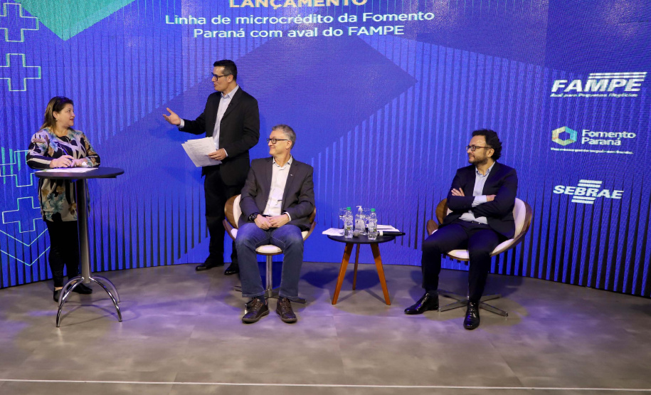 A Fomento Paraná formalizou uma parceria com o Sebrae para utilizar o Fundo de Aval às Micro e Pequenas Empresas (Fampe) como garantia nas operações de microcrédito contratadas pela instituição em todo o estado. A medida vai facilitar e ampliar o acesso ao crédito da instituição para micro e pequenos empreendedores.  -  Curitiba, 15/07/2021  -  Foto: Ari Dias/AEN