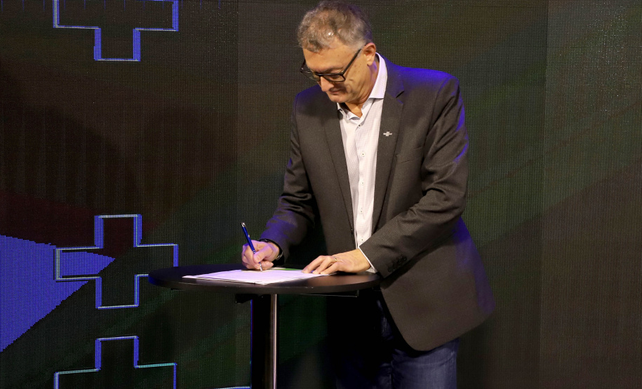 A Fomento Paraná formalizou uma parceria com o Sebrae para utilizar o Fundo de Aval às Micro e Pequenas Empresas (Fampe) como garantia nas operações de microcrédito contratadas pela instituição em todo o estado. A medida vai facilitar e ampliar o acesso ao crédito da instituição para micro e pequenos empreendedores.  -  Curitiba, 15/07/2021  -  Foto: Ari Dias/AEN