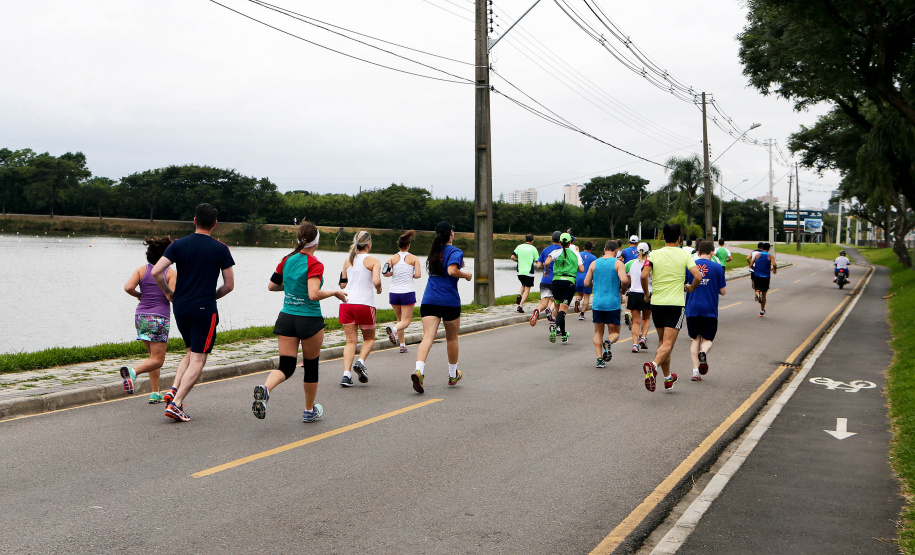 Educador físico contribui ao desempenho de corredores
Foto: Geraldo Bubniak/AEN