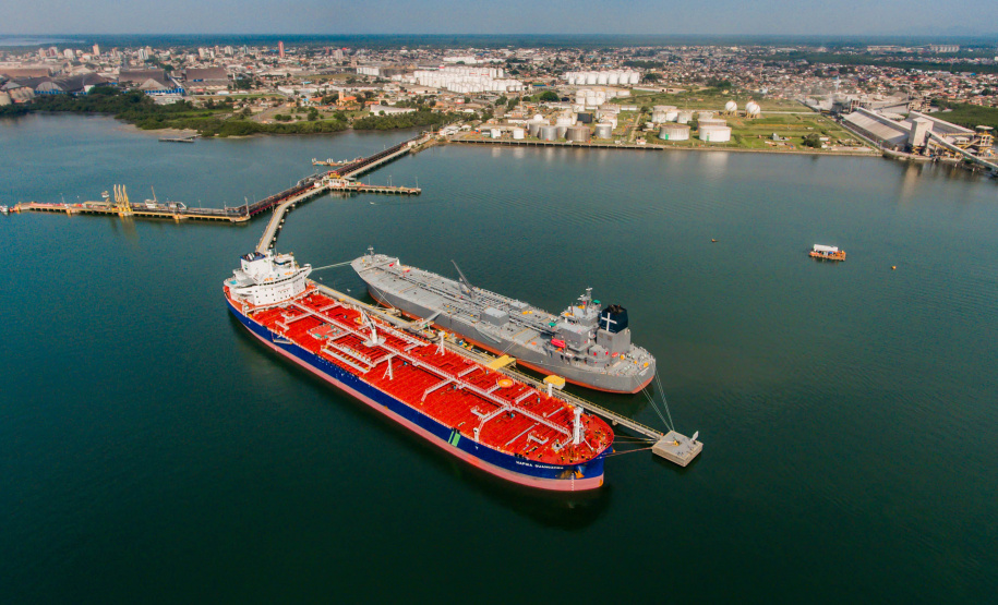 Mais um grande navio do segmento de granéis líquidos opera no Porto de Paranaguá. Atracado no píer privativo da Cattalini Terminais Marítimos, o Hafnia Guangzhou descarrega óleo Diesel, vindo dos Estados Unidos. A embarcação de bandeira maltesa tem 228,39 metros de comprimento (LOA) e 38,04 metros de largura (boca). - Paranaguá, 16/07/2021 - Foto: Rafael Nakamura/Portos do Paraná