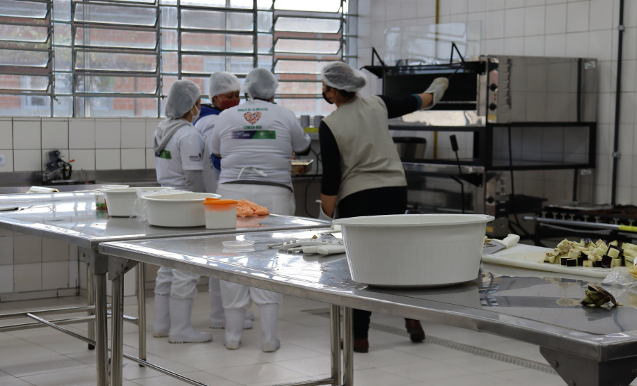 Banco de Alimentos da Ceasa Curitiba  recebe curso de desidratação de hortigranjeiros
Foto: Ceasa Paraná / Karin Jaqueline de Paula