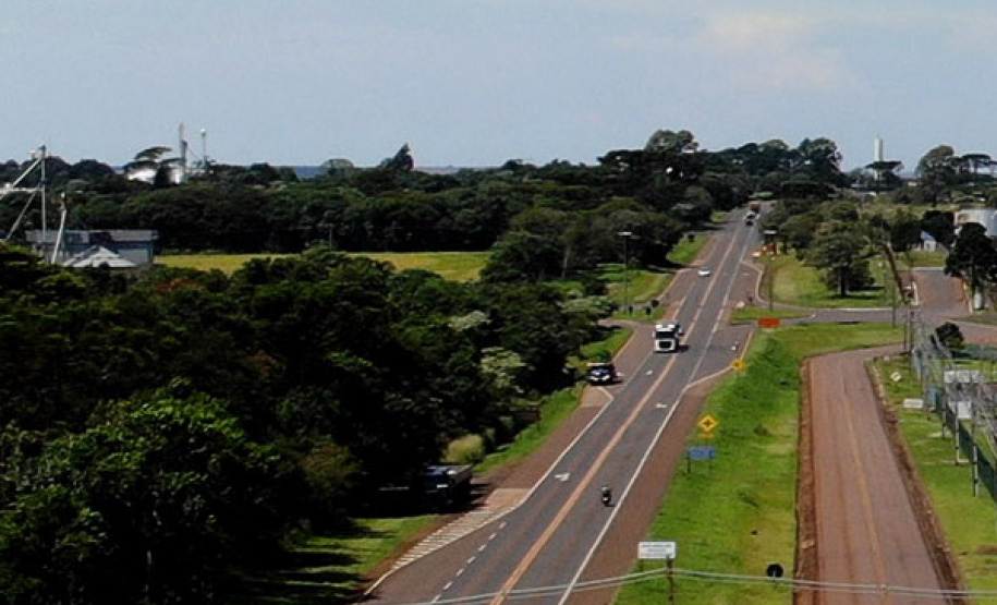As obras de duplicação da BR-277 em Cascavel, na Região Oeste, vão começar na próxima terça-feira (20). O projeto consiste na ampliação de 5,81 quilômetros da rodovia, do km 574,4 ao km 580,2, entre o posto da Polícia Rodoviária Federal (PRF) e a Ferroeste. - Foto: Gilson Abreu/AEN