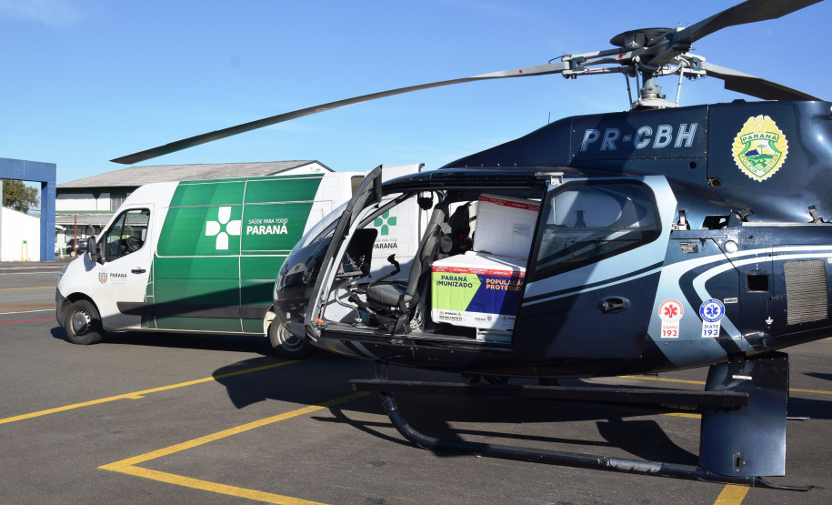 Em seis meses entregando vacinas para todo o Paraná, aeronaves da Casa Militar somam onze dias em horas de voo
Foto: Americo Antonio/SESA