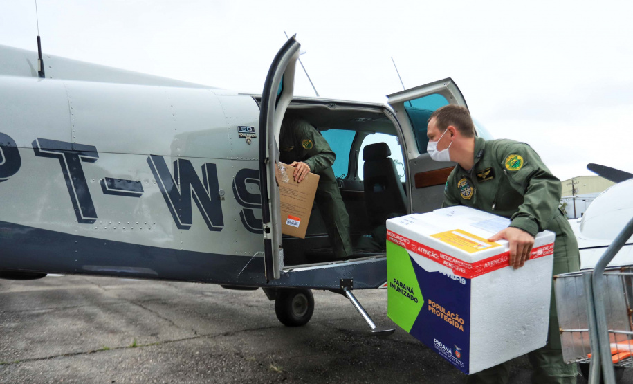 Em seis meses entregando vacinas para todo o Paraná, aeronaves da Casa Militar somam onze dias em horas de voo
Foto: Jose Fernando Ogura/AEN