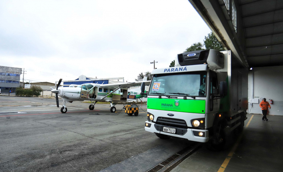 Em seis meses entregando vacinas para todo o Paraná, aeronaves da Casa Militar somam onze dias em horas de voo
Foto: Jose Fernando Ogura