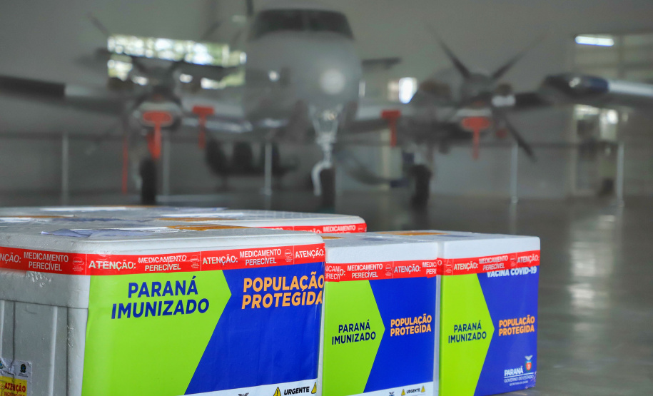 Em seis meses entregando vacinas para todo o Paraná, aeronaves da Casa Militar somam onze dias em horas de voo - Foto: José Fernando Ogura/AEN