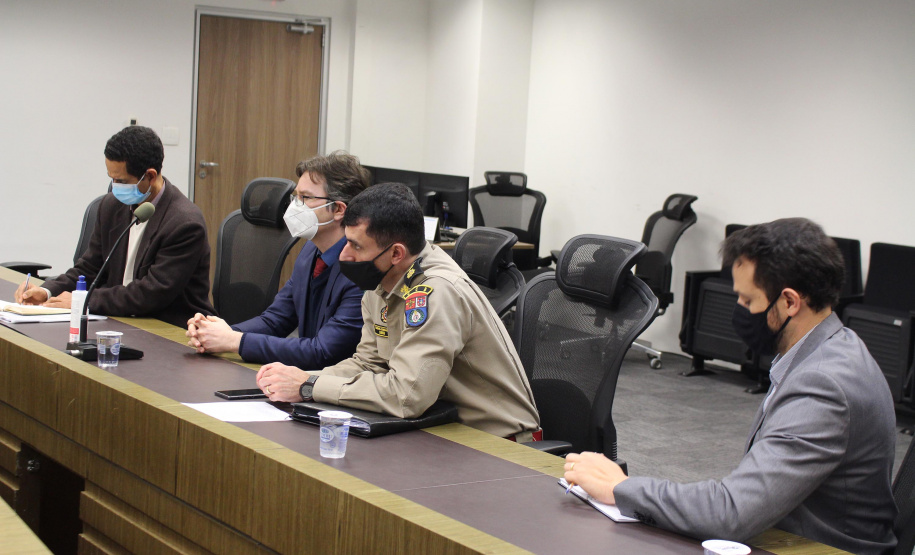 O Secretário da Segurança Pública do Paraná, Romulo Marinho Soares, recebeu, nesta semana, o reitor da Universidade Estadual de Ponta Grossa (UEPG), professor Miguel Sanches Neto e o Deputado Estadual Rodrigo Stacho para continuidade de tratativas referente à implantação do Instituto Médico Legal (IML) no campus da UEPG.  -  Curitiba, 16/07/2021  -  Foto: SESP-PR