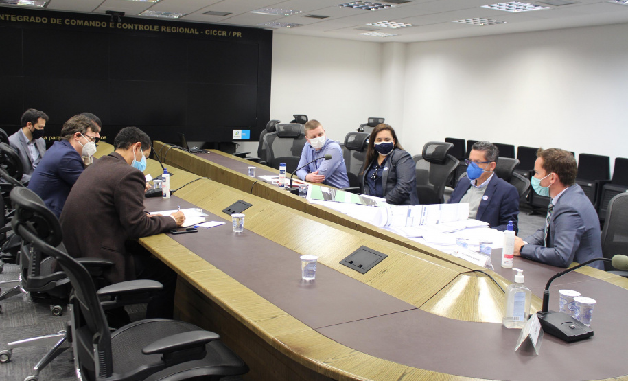 O Secretário da Segurança Pública do Paraná, Romulo Marinho Soares, recebeu, nesta semana, o reitor da Universidade Estadual de Ponta Grossa (UEPG), professor Miguel Sanches Neto e o Deputado Estadual Rodrigo Stacho para continuidade de tratativas referente à implantação do Instituto Médico Legal (IML) no campus da UEPG.  -  Curitiba, 16/07/2021  -  Foto: SESP-PR