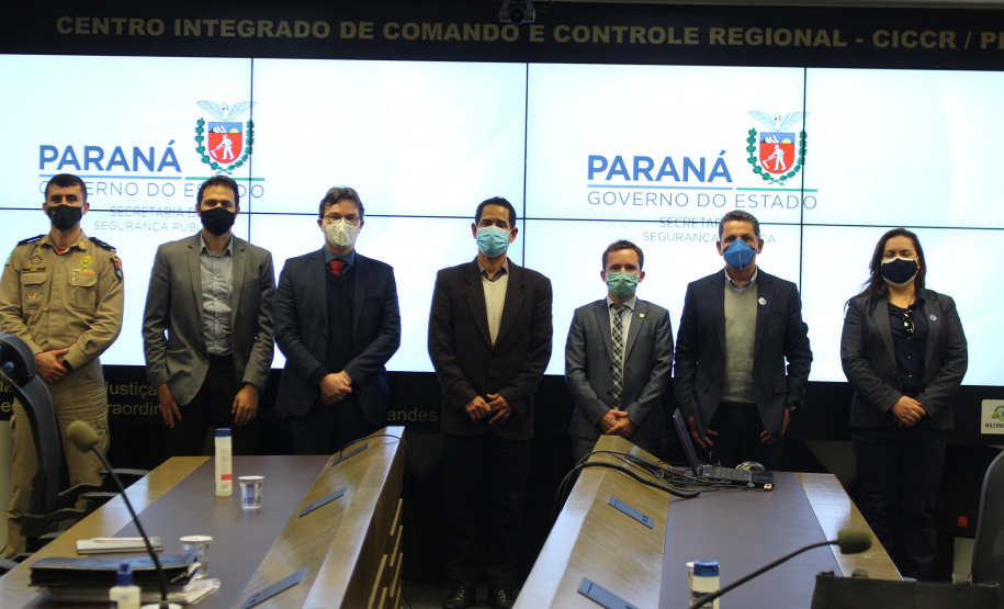 O Secretário da Segurança Pública do Paraná, Romulo Marinho Soares, recebeu, nesta semana, o reitor da Universidade Estadual de Ponta Grossa (UEPG), professor Miguel Sanches Neto e o Deputado Estadual Rodrigo Stacho para continuidade de tratativas referente à implantação do Instituto Médico Legal (IML) no campus da UEPG.  -  Curitiba, 16/07/2021  -  Foto: SESP-PR